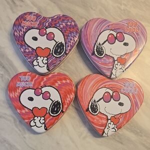 Snoopy Heart-Shaped Tin Set